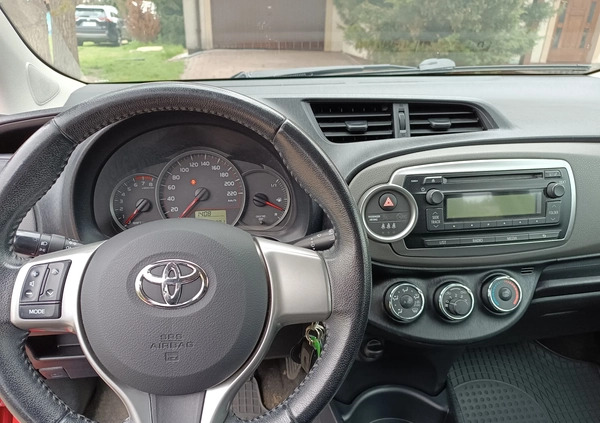 Toyota Yaris cena 29900 przebieg: 123000, rok produkcji 2012 z Golczewo małe 232